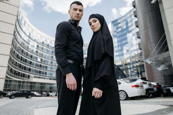 What are the effects of political bias in UK news reporting?